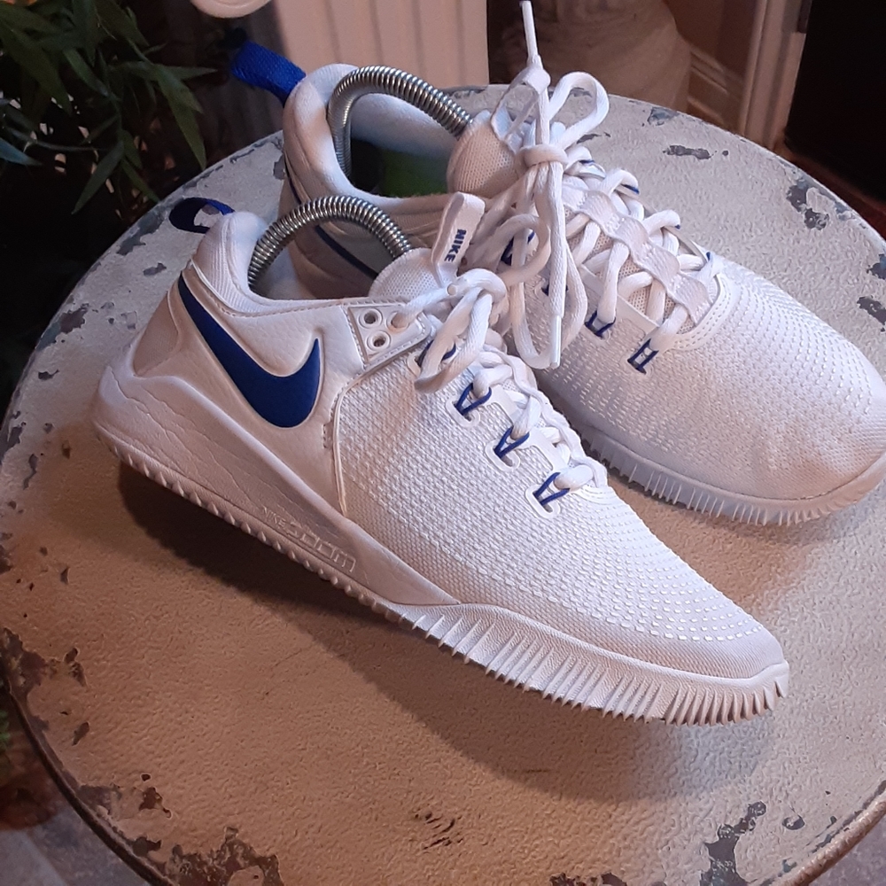 NIKE ZOOM, Volleyball Shoe, Size 7.5